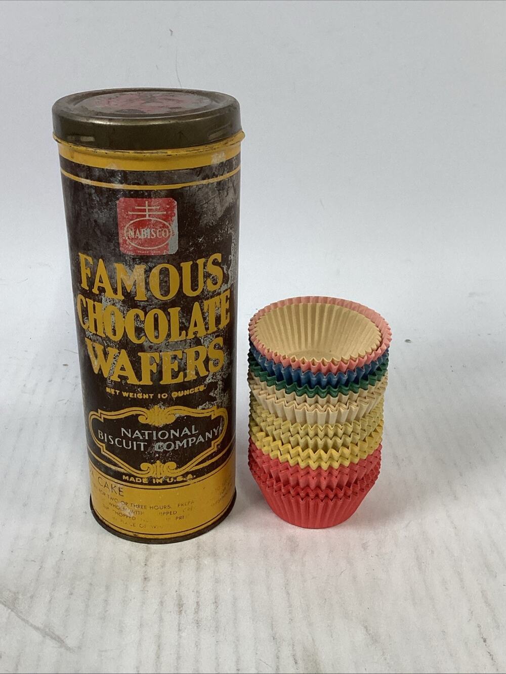 Nabisco Famous Chocolate Wafers Tin W/ Vintage Cupcake/Muffins Baking Holders